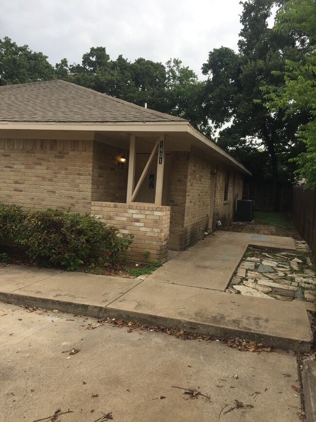 Front and side of Property - 1401 Lackey Ct