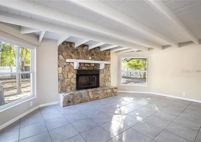 Photo - 622 Myrtle Way S