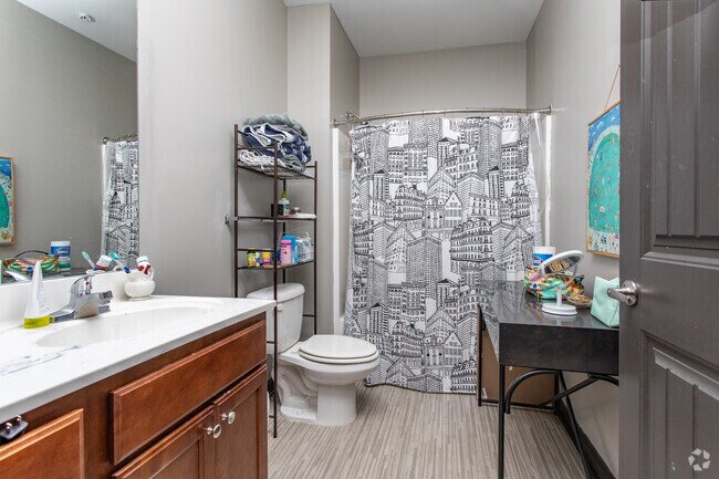 5BR, 5BA - 1617SF - Station on McIntosh Student Housing