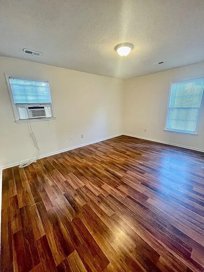 Building Photo - 987 Pebble Rd