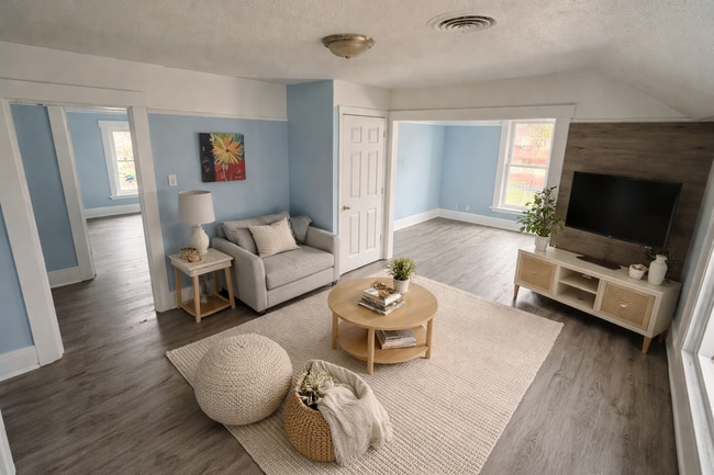 Photo - 425 Stanley St