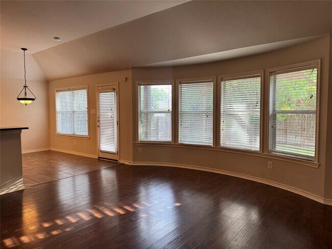 Photo - 3918 Links Ln