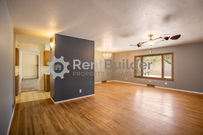 Photo - 6504 Loftus Ave NE
