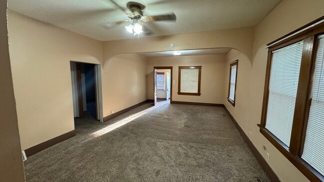 Photo - 406 S Chicago Ave