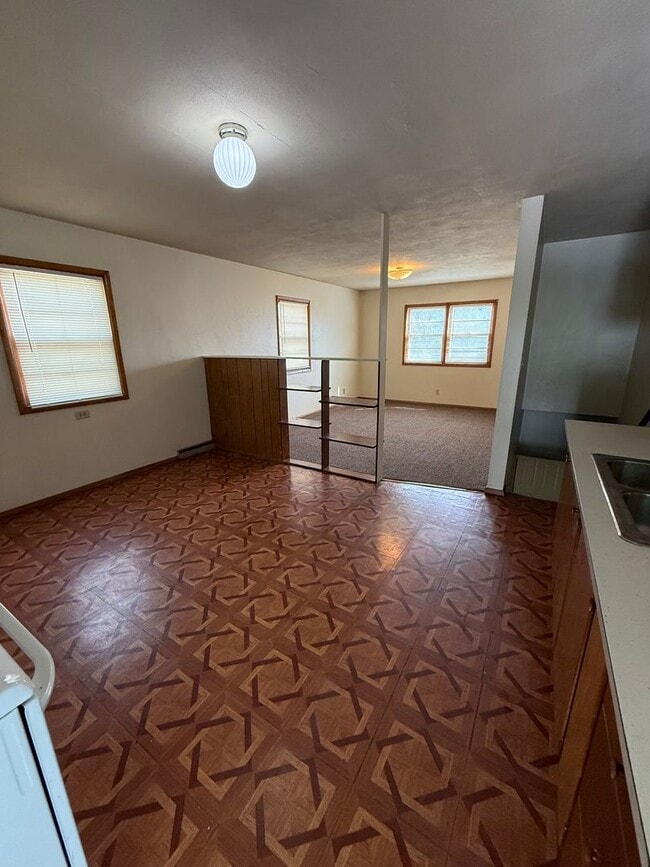 Photo - 739 Ave C