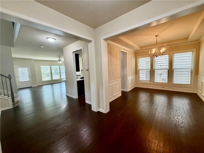 Photo - 4615 Woodbine Way