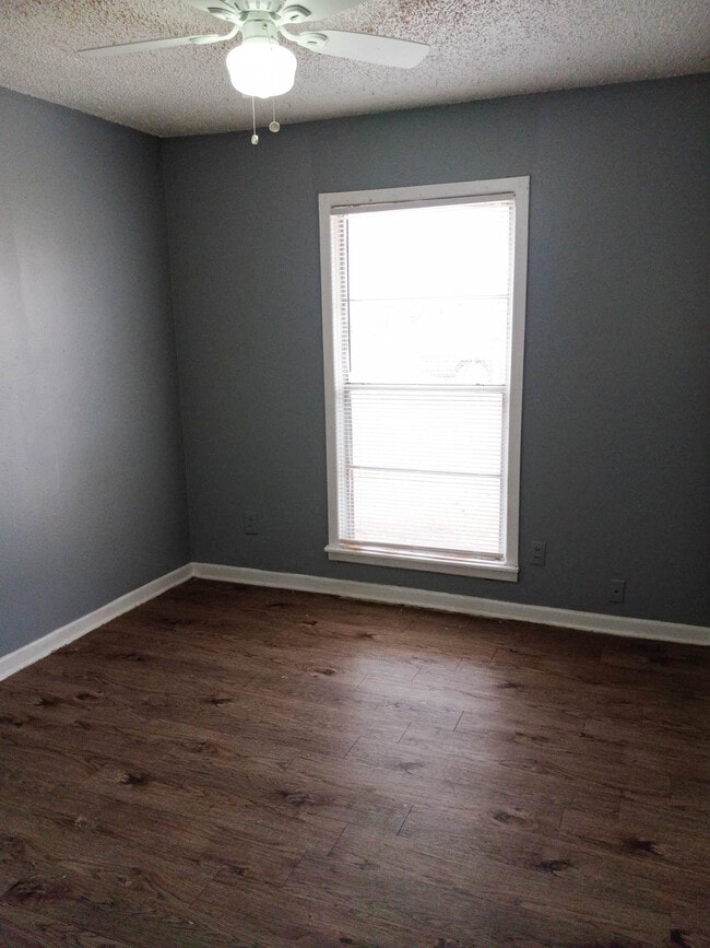 Photo - 1802 E 2nd St