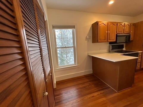 Kitchen eat-in nook