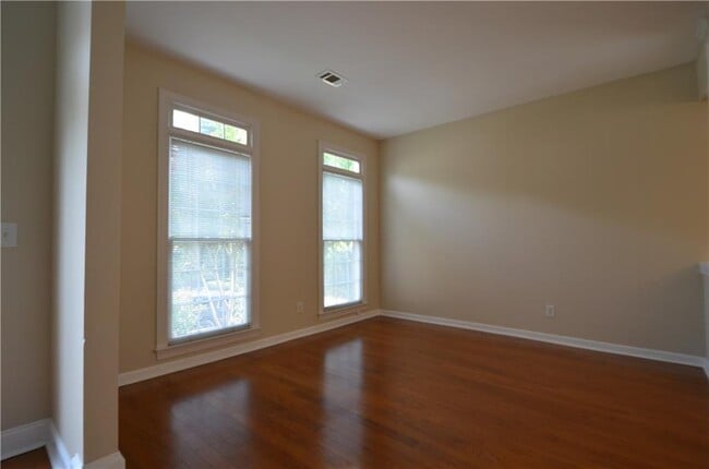 Photo - 2076 Fairport Way