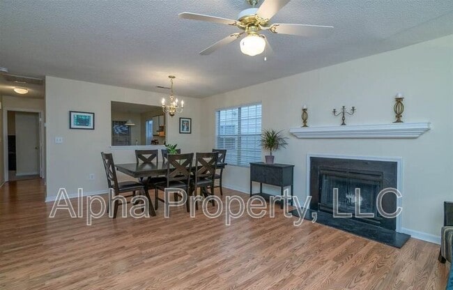 Photo - 107 Hammett Grove Ln