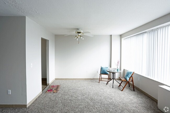 Photo - Executive Towers Apartments