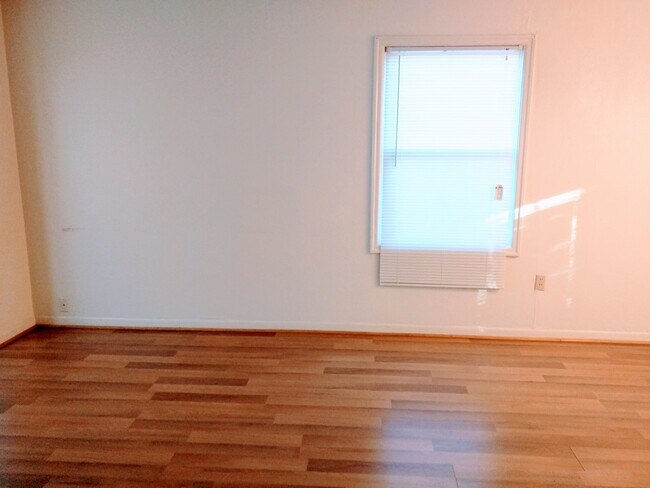 Photo - 6909-6923 N Vancouver Av Unit 6909