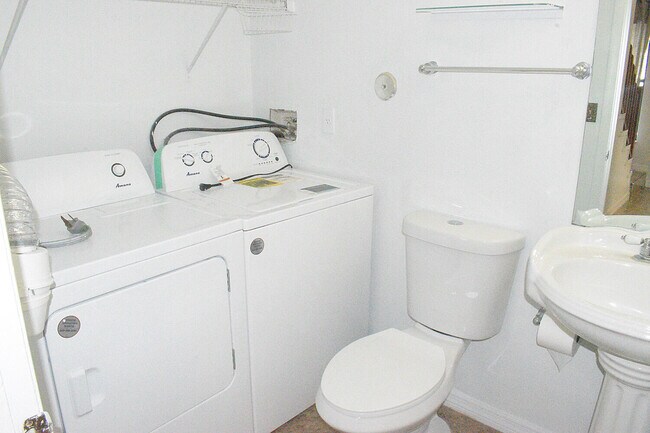 Photo - 905 Riverside Dr