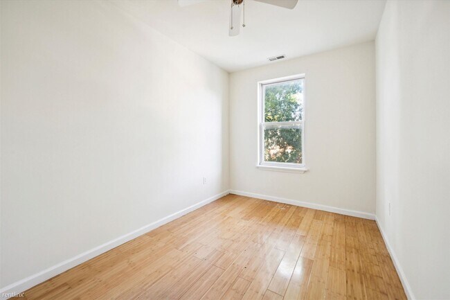 Photo - 4 br, 2 bath Triplex - 1708 N 18TH ST Unit B Unidad B