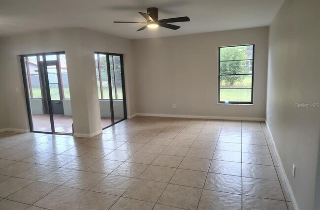 Photo - 437 Short Dr