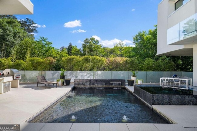 Photo - 937 Berkshire Rd NE