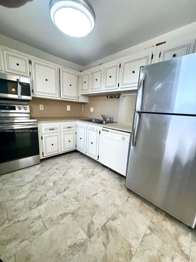 Photo - 1425 Atlantic Shores Blvd Unit 308