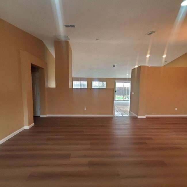 Photo - Single Story 3/2 with Great Open Floorplan in Brentwood
