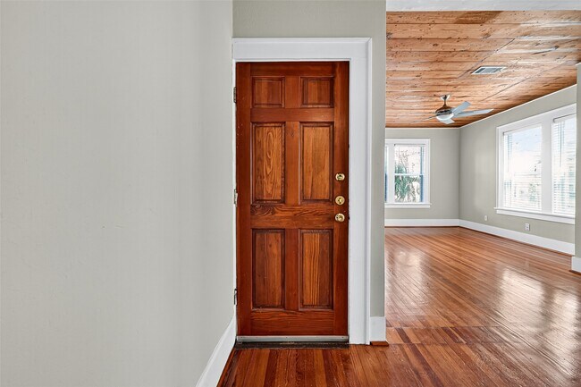 Photo - 711 Fargo St