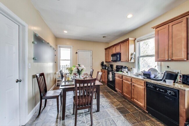 47 Hillside St Unit 3