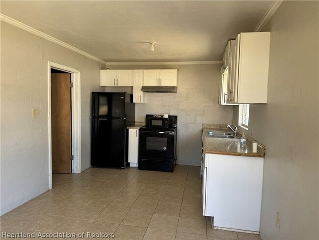 Photo - 315 Sangster St