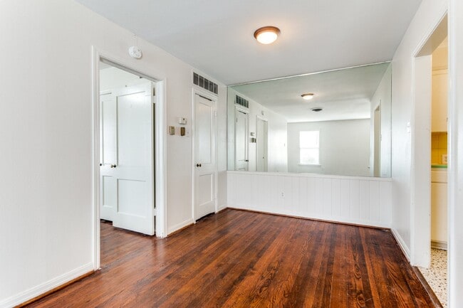 Photo - 6024 Curzon Ave