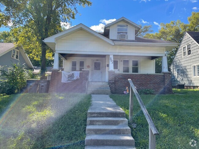 Building Photo - 203 Quincey St Unit 1 Rental