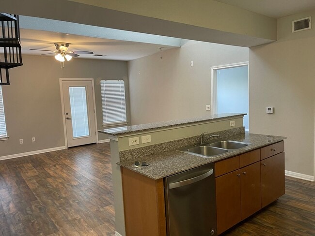 Photo - WEST CAMPUS PENTHOUSE  2/2 + Loft, 2 parking Unit 500