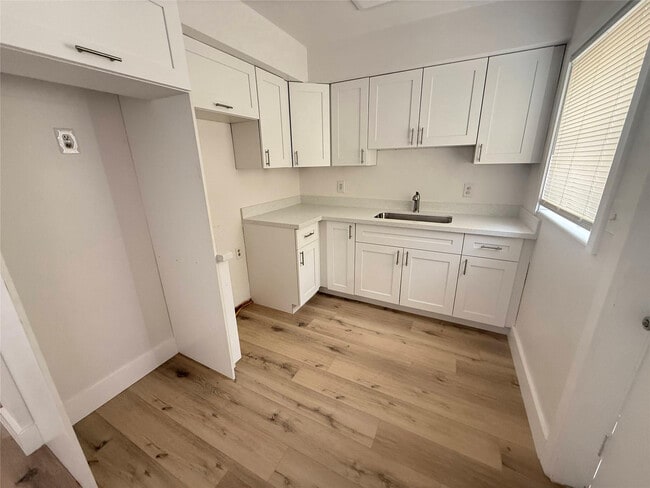 Photo - 811 E Broward Blvd