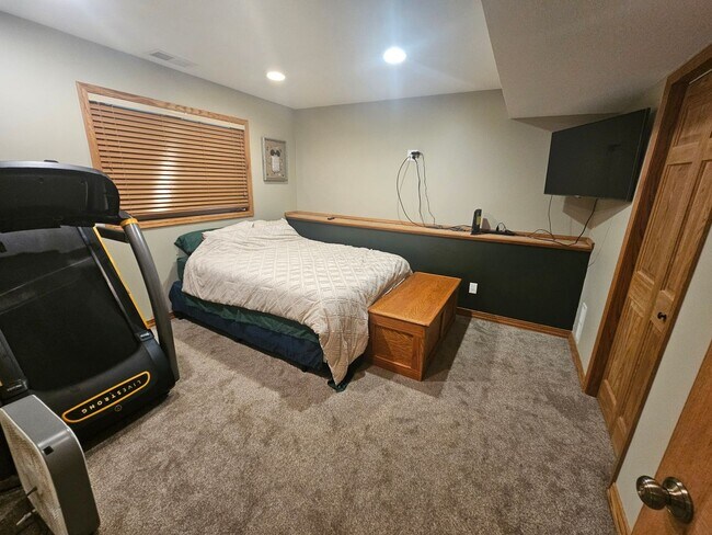 Photo - 3838-40 Unit 3838