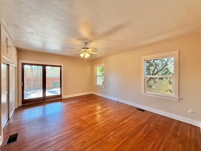 Photo - Beautiful 4 Bedroom Cottage in Kensington with Extra Room for an Office!