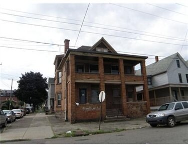 Photo - 461 E 11th St