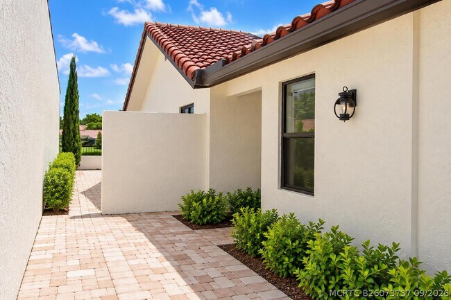 21460 Laguna Dr