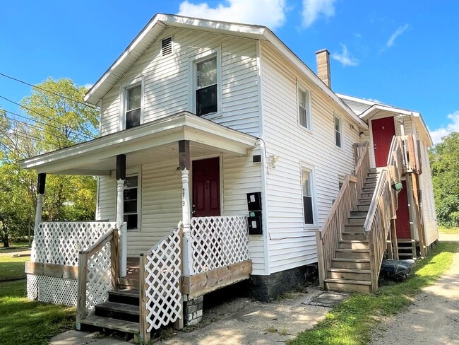 Building Photo - 219 E North St Unit 2