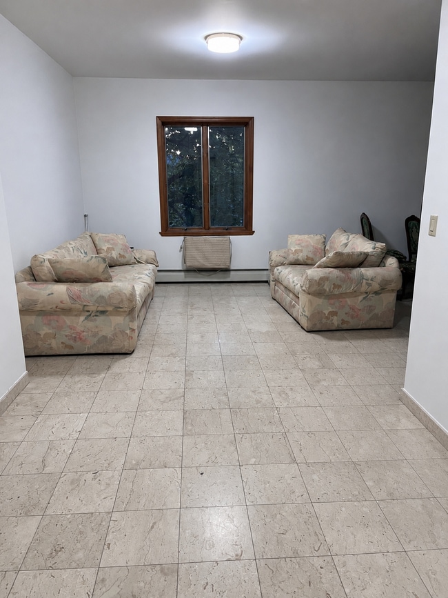entrance area/living space - 239 Kingston Ave Unit apartment on 2 floors
