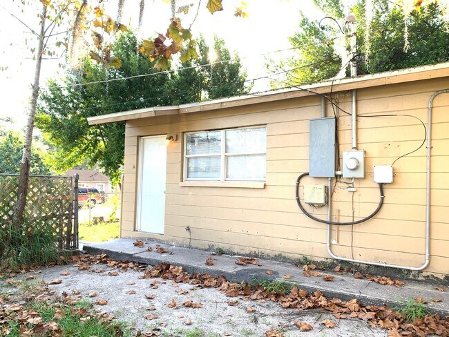1804 E Sitka St