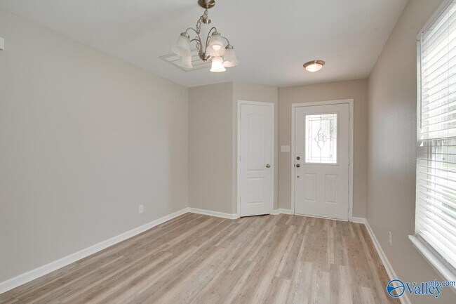 128 Farmington Dr