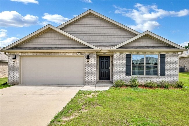 Building Photo - 4 Bedroom, 2 Bath
