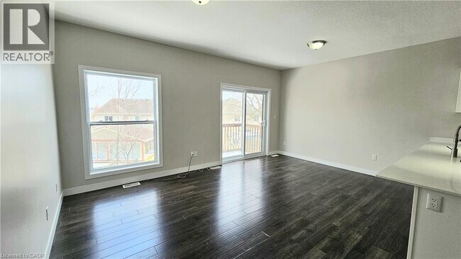 Photo - 439 Athlone Ave