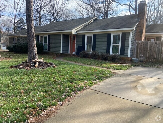 Building Photo - Lovely Two Bedroom in Charlotte! Rental