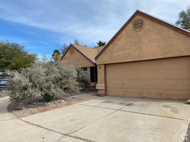 Building Photo - 7840 N Viewpointe Cir Rental