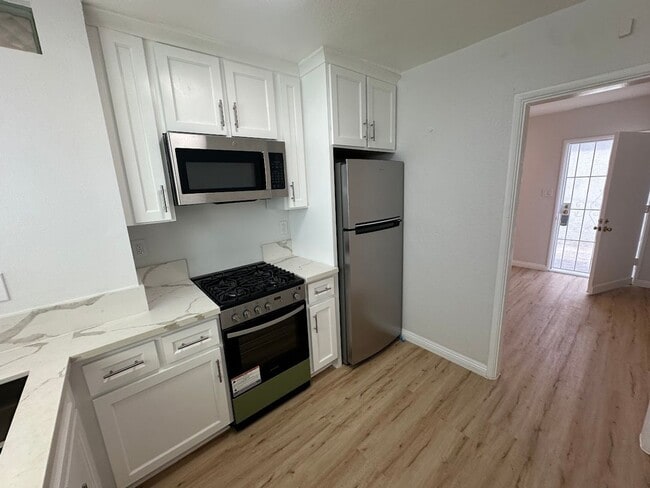 Photo - Fully Remodeled Ground-Level Studio Apartment with Modern Finishes Unit 4241.875