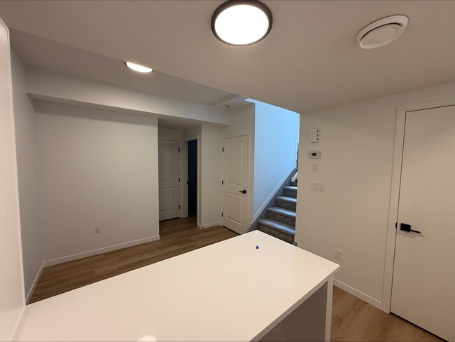 Building Photo - 11814-11839 39 St NW Unit BSMT 11836