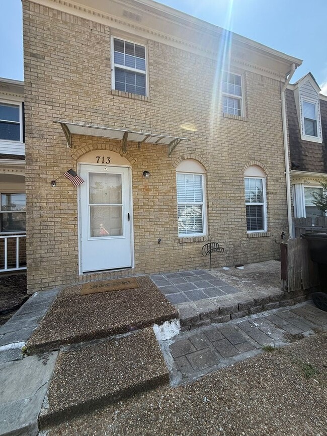 Building Photo - Beautiful 3-Bedroom, 2.5-Bathroom Townhous... Rental