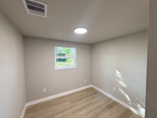 Photo - 2209 Gano St Unidad 3