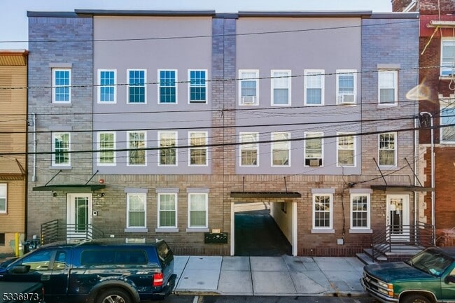 Building Photo - 17 Cleveland Ave