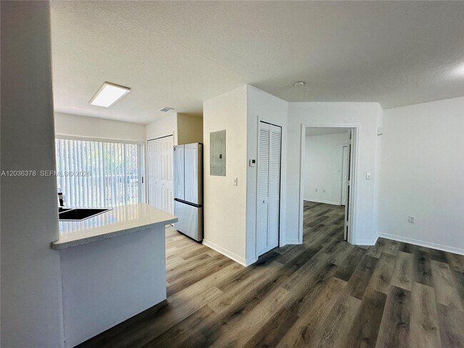 Photo - 5705 NW 109th Ave Unidad 50