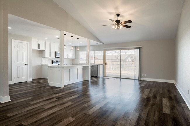 Photo - 3-2-2 Beauty Grand Prairie