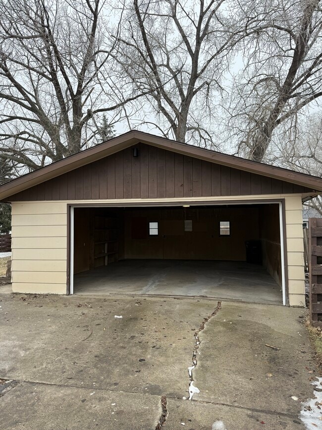 Photo - 822 29th St N