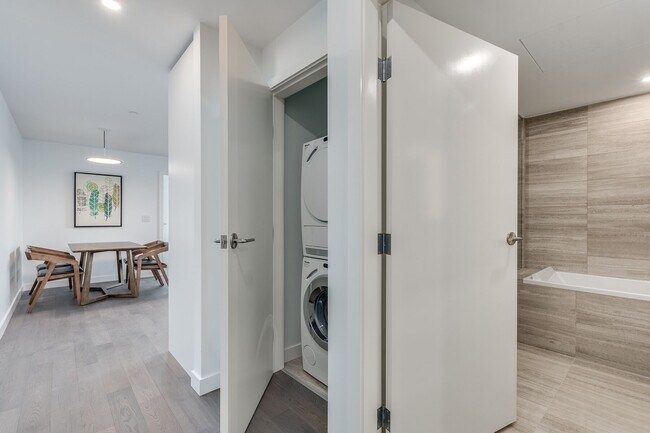 Photo - 1480 Howe St